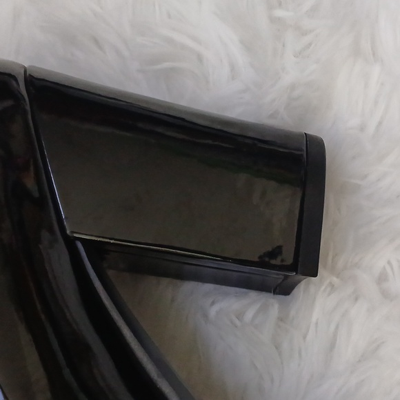 Marc Fisher Glossy Black Grannycore Chunky Heel Loafers with Chain Accent - Picture 15 of 16